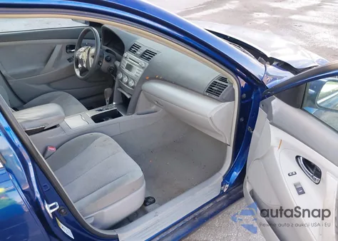 2010 Toyota Camry Le z USA, uszkodzony, nr VIN 4T1BF3EK3AU521156